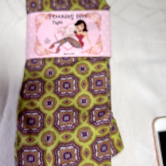 Ladies tight - Picture 2 of 4